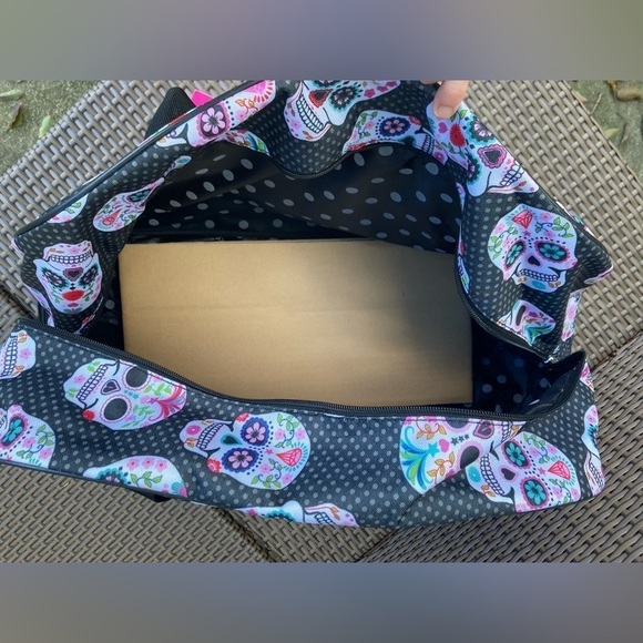 Betsey Johnson Skull Party Sugar Skull Weekender Duffle w/Wheels NWT - Picture 4 of 9